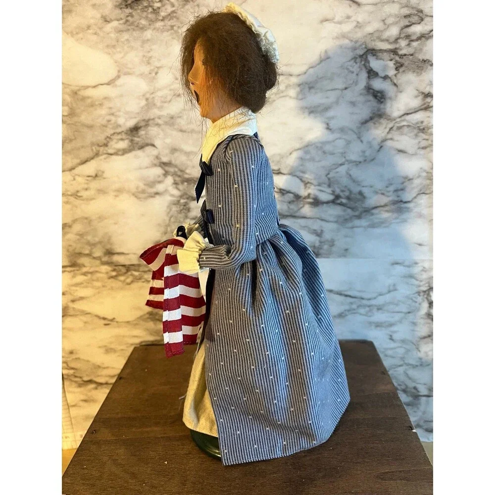 Byers Choice 2002 Colonial Woman w/ 13 Stars & Stripes USA Flag